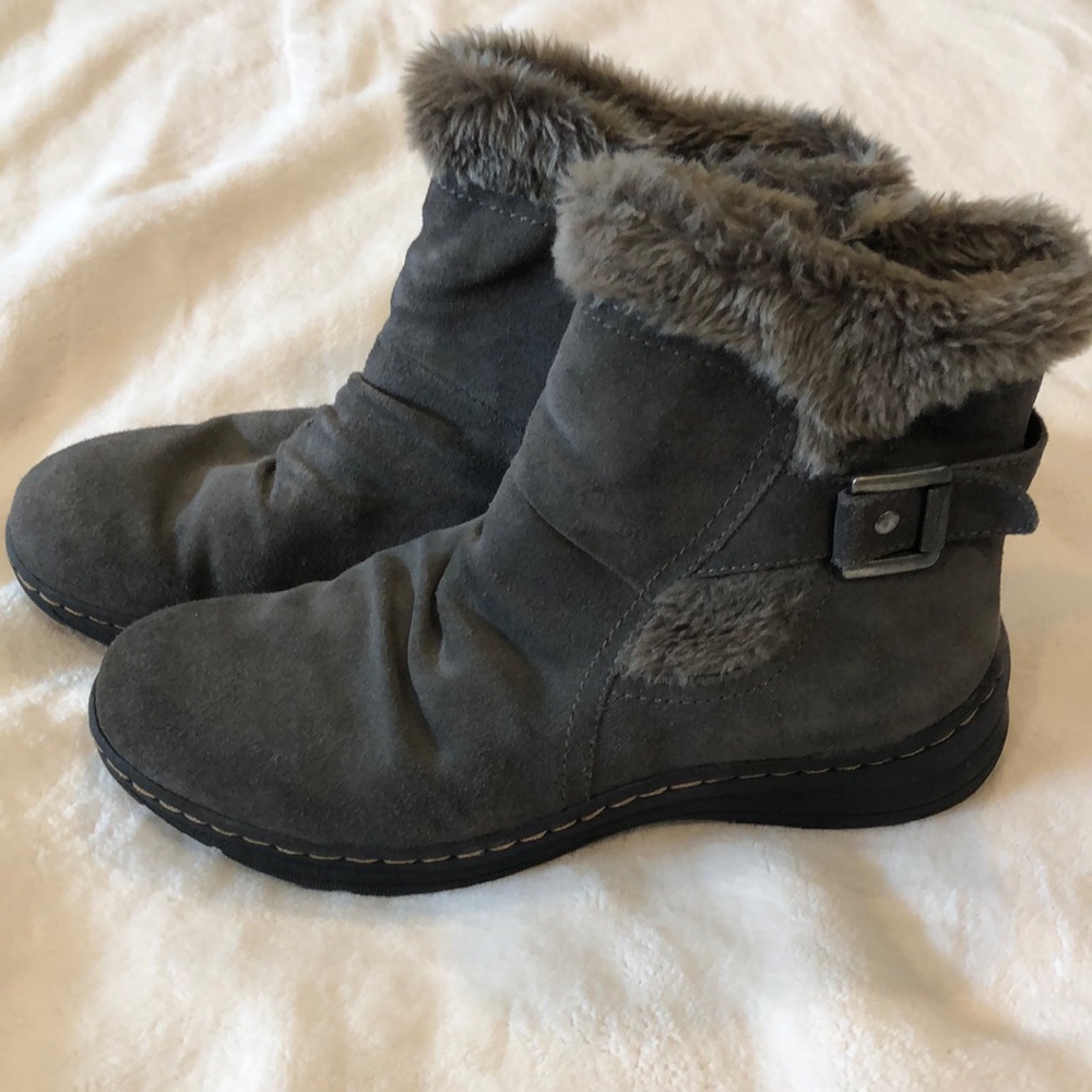 Bare Traps Women’s Ankle Fuzzy Boots Size 9.5